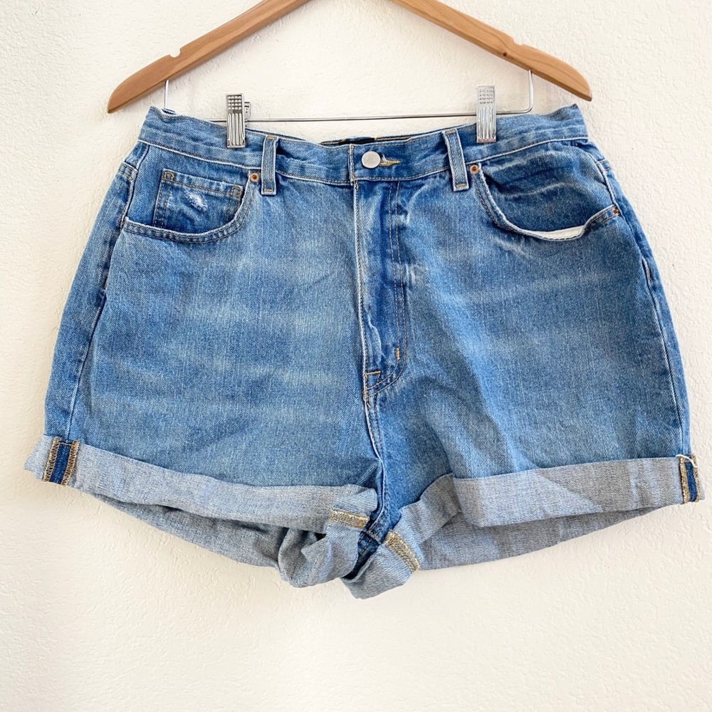 BDG Urban Outfitters Mom High Rise Denim Shorts Light Wash Size 34 Cuffed